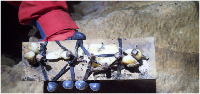 “Βλακώδης η σύνδεση των ευρημάτων στη σπηλιά με τους τρεις θανάτους'”, λέει ο σπηλαιολόγος (φωτο) - Φωτογραφία 2