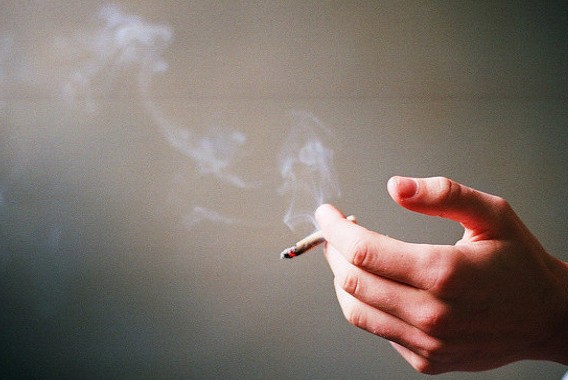 Κάπνισμα: Πώς βγαίνουν οι λεκέδες στα δάχτυλα από το τσιγάρο - Φωτογραφία 1