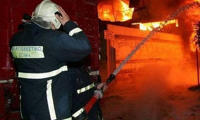 Στις φλόγες μονοκατοικία στην Κυλλήνη - Νεκρή μια 79χρονη - Φωτογραφία 1