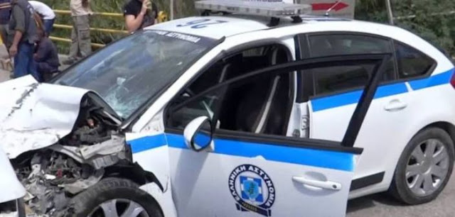 Στράτος: Αυτοκίνητο έπεσε σε περιπολικό της Τροχαίας Αγρινίου – Από θαύμα δεν τραυματίστηκαν αστυνομικοί! - Φωτογραφία 1