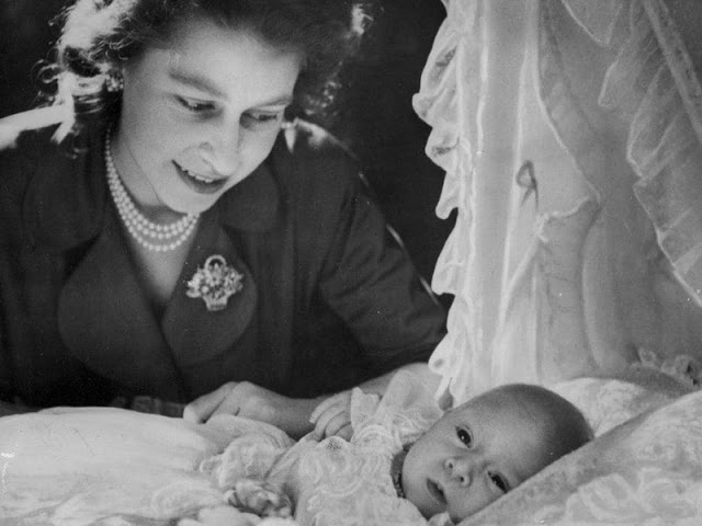 Η ιστορία της μακροβιότερης βασίλισσας στον κόσμο δεν ήταν μόνο παραμυθένια - Φωτογραφία 4