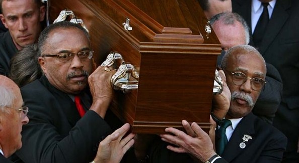 Αυτός ο άντρας πέθανε από καρδιακό μετά από αυτό που έκανε με δύο μαύρους άντρες - Τώρα εκατομμύρια άνθρωποι ξέρουν τη θυσία του [photos+video] - Φωτογραφία 10