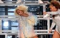 Το ατύχημα της 'χοντρούλας' Beyonce και της Solange στη σκηνή του Coachella - Φωτογραφία 1