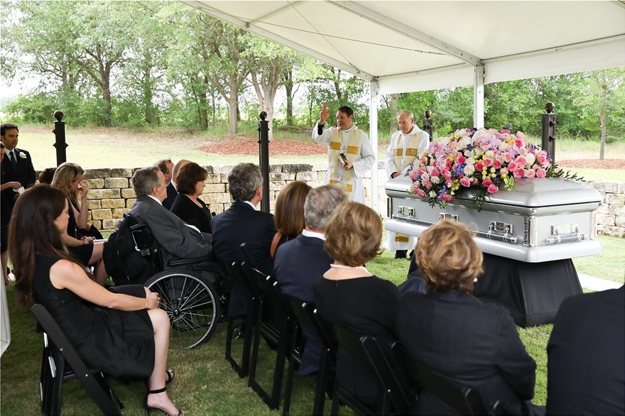 Η απίστευτη φωτογραφία από την κηδεία της Μπάρμπαρα Μπους: Χαμογελαστοί οι Ομπάμα, οι Κλίντον και η Μελάνια - Φωτογραφία 11