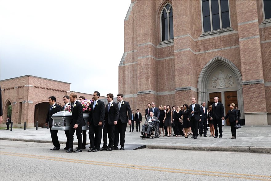 Η απίστευτη φωτογραφία από την κηδεία της Μπάρμπαρα Μπους: Χαμογελαστοί οι Ομπάμα, οι Κλίντον και η Μελάνια - Φωτογραφία 8
