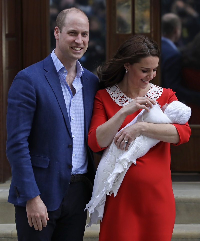 Η Κέιτ Μίντλεντον «αντιγράφει» την πριγκίπισσα Νταϊάνα -Με κόκκινο χρώμα όπως και εκείνη στη γέννα του Χάρι - Φωτογραφία 2