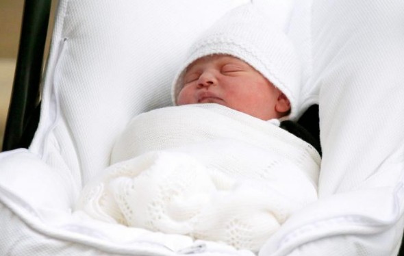 Δεν φαντάζεστε τι έκανε η Βασίλισσα Ελισάβετ την ώρα που γεννιόταν το έκτο δισέγγονό της - Φωτογραφία 1