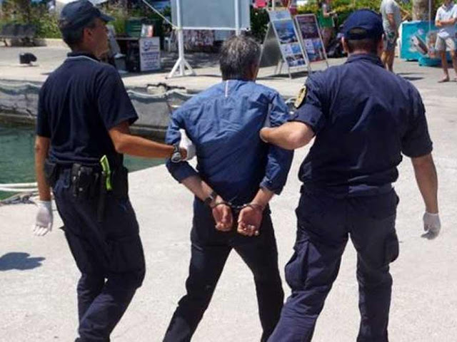 Λιμενικοί της Χαλκίδας συνέλαβαν 55χρονο για πλανόδιο εμπόριο μελιού! - Φωτογραφία 1