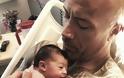 Η τρυφερή φωτογραφία του «σκληρού» του Χόλιγουντ, Ντουέιν Τζόνσον, με τη νεογέννητη κόρη του - Φωτογραφία 2