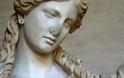 Η αρχαία ελληνική ευχή της μάνας στον γιο, έξι λέξεις μόνο φωνήεντα