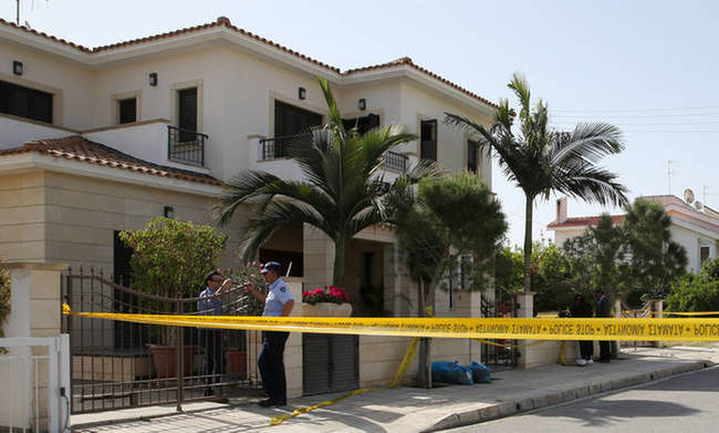 Κύπρος: Θρήνος στην κηδεία του δολοφονημένου ζευγαριού - Φωτογραφία 1