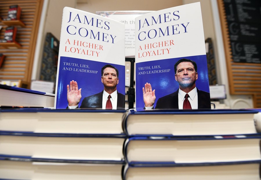 Ανάρπαστο το βιβλίο του πρώην διευθυντή του FBI για τον Τραμπ - Φωτογραφία 1