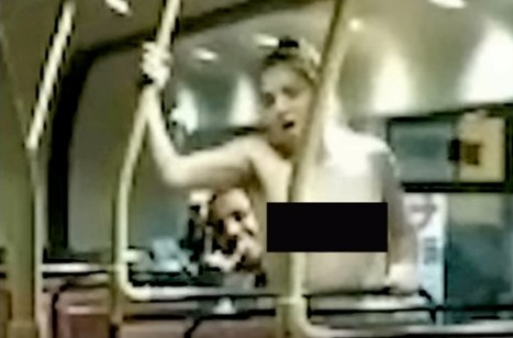 Ανέβηκε γυμνή επάνω του και το έκαναν μέσα στο λεωφορείο - Δείτε το απίστευτο βίντεο από επιβάτη... [video] - Φωτογραφία 1