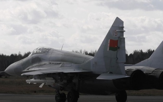 Η Λευκορωσία μεταβιβάζει τέσσερα MiG-29 στη Σερβία - Φωτογραφία 1