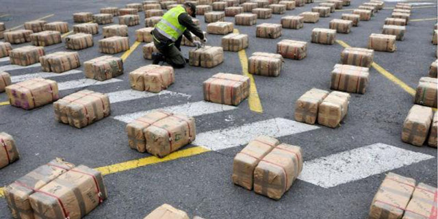 Με 8,7 τόνους κοκαΐνης πιάστηκε το καράβι από την Κολομβία - Φωτογραφία 1