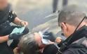 ΣΥΓΚΛΟΝΙΖΟΥΝ οι εικόνες: Αστυνομικοί της ΔΙΑΣ σώζουν έγκυο γυναίκα από τροχαίο [photos] - Φωτογραφία 5
