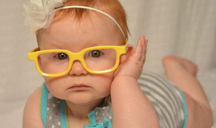 Πώς θα καταλάβουμε ότι το παιδί μας πρέπει να φορέσει γυαλιά και πώς θα του το πούμε; - Φωτογραφία 1