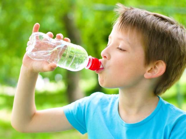 Πόσο νερό πρέπει να πίνει το παιδί - Φωτογραφία 1