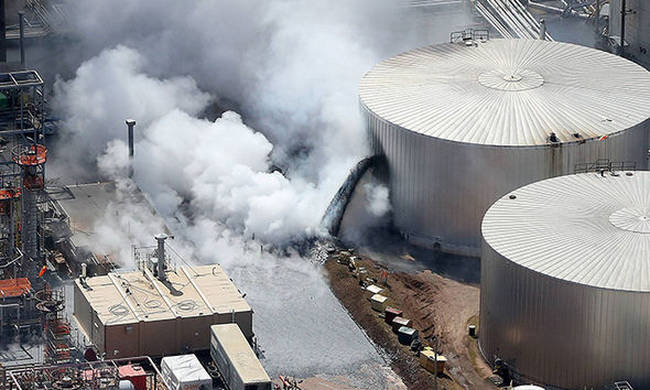 Συναγερμός στις ΗΠΑ: Ισχυρή έκρηξη σε διυλιστήριο πετρελαίου - «Αρκετοί τραυματίες» - Φωτογραφία 1