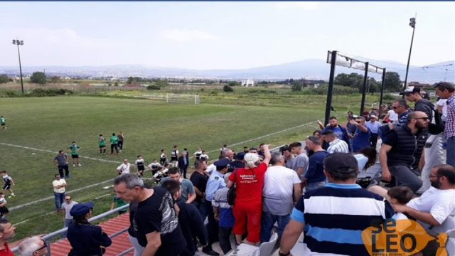 Θεσσαλονίκη: Έκτροπα σε παιδικό αγώνα ποδοσφαίρου - Δάγκωσαν αστυνομικό - Φωτογραφία 1
