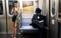 Τον τράβηξε κρυφά φωτογραφίες με το κινητό στο μετρό αλλά την εξέλιξη δεν την περίμενε - Φωτογραφία 1