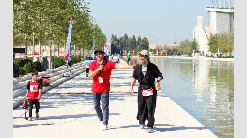 Ιερέας έτρεξε με ράσα 430 χλμ. και νίκησε στο No Finish Line! (pics) - Φωτογραφία 4