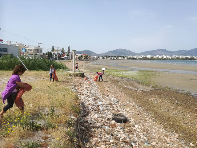 Πολίτες καθάρισαν την παραλία στη Λιανή Άμμο (ΦΩΤΟ) - Φωτογραφία 3
