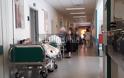 «Αυτοψία» του iefimerida στο Νοσοκομείο «Αττικόν» – Εικόνες ντροπής με δεκάδες ράντζα στους διαδρόμους - Φωτογραφία 9