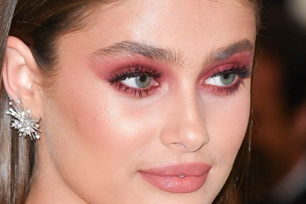 Τρόποι να εντάξεις το pink eye trend στα beauty looks σου - Φωτογραφία 1