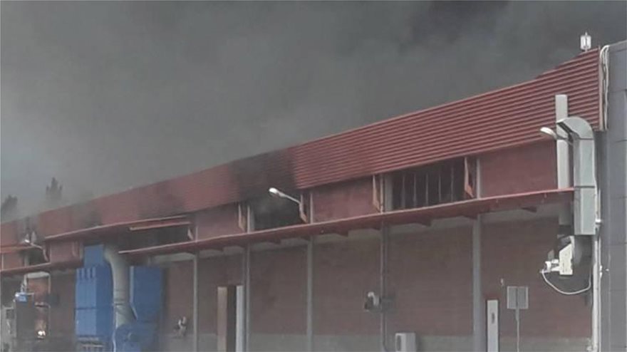 Οριοθετήθηκε η φωτιά στο εργοστάσιο της Sunlight - Σε επιφυλακή για άλλες 48 ώρες η Ξάνθη - Φωτογραφία 3