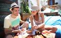 Ποιο ελληνικό φαγητό ψηφίστηκε από τους τουρίστες ως «top εμπειρία»; Και όχι… δεν είναι το σουβλάκι!