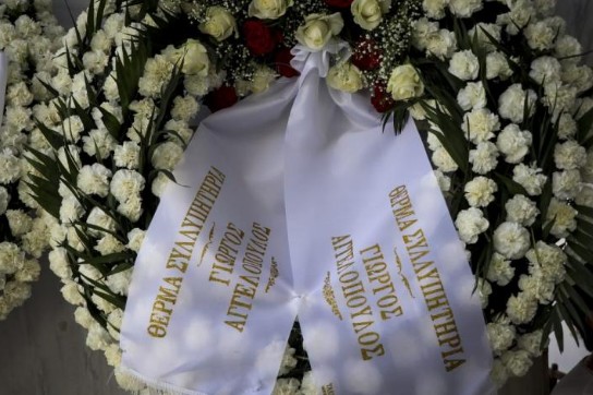 Το τελευταίο «αντίο» στον Κώστα Γιαννακόπουλο – Συντετριμμένος ο αδερφός του, Θανάσης [photos] - Φωτογραφία 14