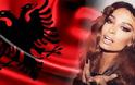 Πρόκληση χωρίς προηγούμενο από τη Φουρέιρα: Δείτε τη να σχηματίζει με τα χέρια της τον αλβανικό αετό... [photo]