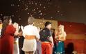 Συγκινητικό βίντεο από την πρόταση γάμου επί σκηνής στα Χανιά - Δεν το πίστευε η μέλλουσα νύφη - Φωτογραφία 3