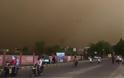 Εκατόμβη νεκρών από αμμοθύελλες και κεραυνούς στην Ινδία - Φωτογραφία 1