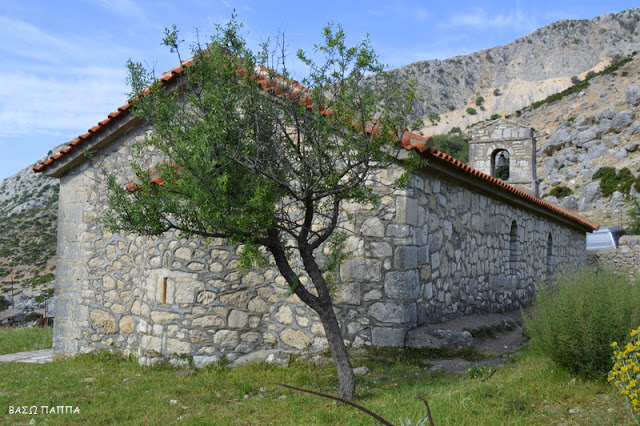 Το Παλιό χωριό ΒΑΡΝΑΚΑΣ γιόρτασε την ανακομιδή των ιερών λειψάνων του Αγίου Αθανασίου (ΦΩΤΟ: Βάσω Παππά) - Φωτογραφία 5