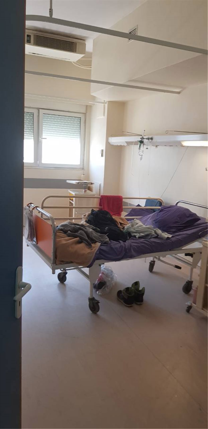 Τραγική η κατάσταση στο Σισμανόγλειο: Ράντζα-φορεία και περιποίηση ασθενών στο διάδρομο - Φωτογραφία 2