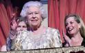 Το «χειροποίητο» δώρο της βασίλισσας στην Κέιτ Μίντλετον [photos]