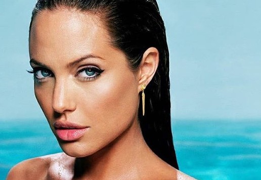 Κι όμως έτσι είναι η Angelina Jolie άβαφη [photo] - Φωτογραφία 1