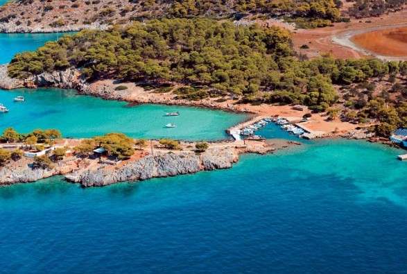 Όλα όσα πρέπει να γνωρίζεις για το πευκόφυτο τουριστικό νησί, που βρίσκεται μία ώρα από την Αθήνα! [photos] - Φωτογραφία 1