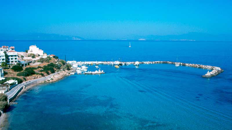 Όλα όσα πρέπει να γνωρίζεις για το πευκόφυτο τουριστικό νησί, που βρίσκεται μία ώρα από την Αθήνα! [photos] - Φωτογραφία 3
