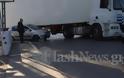 Απίστευτο τροχαίο - Αυτοκίνητο σφηνώθηκε σε νταλίκα στα Χανιά [photos+video]