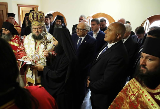 10601 - Φωτογραφίες από το σημερινό προσκύνημα του Βούλγαρου πρωθυπουργού στην πανηγυρίζουσα Ιερά Μονή Ζωγράφου και την επίσημη επίσκεψή του στην Ιερά Κοινότητα του Αγίου Όρους - Φωτογραφία 15