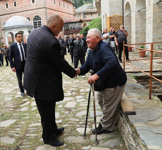 10601 - Φωτογραφίες από το σημερινό προσκύνημα του Βούλγαρου πρωθυπουργού στην πανηγυρίζουσα Ιερά Μονή Ζωγράφου και την επίσημη επίσκεψή του στην Ιερά Κοινότητα του Αγίου Όρους - Φωτογραφία 29