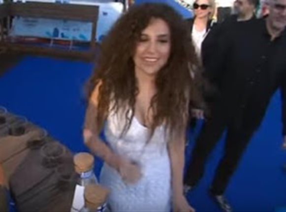 Eurovision 2018: To Blue Carpet opening και η εντυπωσιακή εμφάνιση της Γιάννας Τερζή. - Φωτογραφία 2