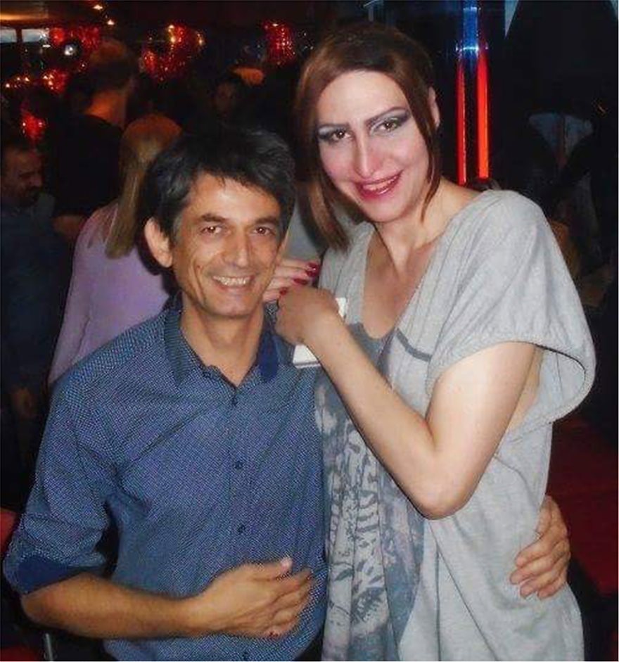 Selfie με drag queen έβγαλε ο Καρανίκας - Φωτογραφία 3