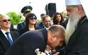 Ο Πρόεδρος της Βουλγαρίας φίλησε το χέρι του σχισματικού Αρχιεπισκόπου Στεφάνου!