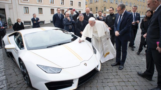 Στο σφυρί η Lamborghini του Πάπα Φραγκίσκου - Φωτογραφία 3