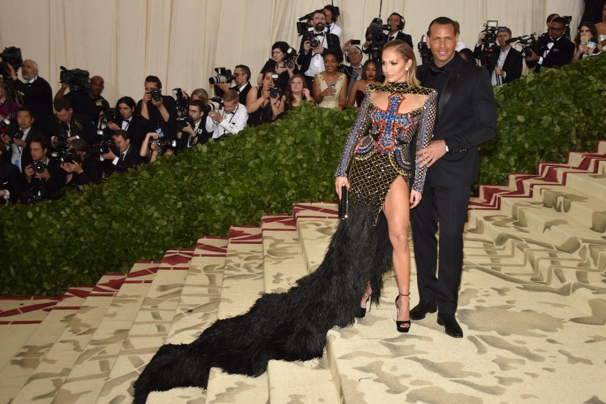 Met Gala 2018: Οι εμφανίσεις των celebrities στο κόκκινο χαλί των «Oscars της μόδας»! - Φωτογραφία 13