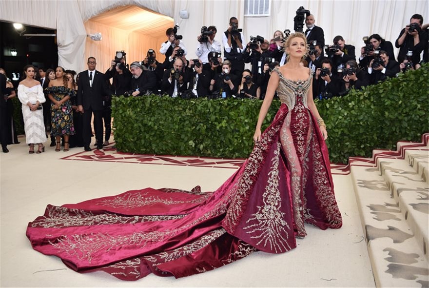 Met Gala 2018: Οι εμφανίσεις των celebrities στο κόκκινο χαλί των «Oscars της μόδας»! - Φωτογραφία 27